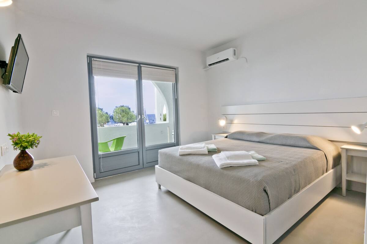 1 bedroom, hypo-allergenic bedding available, pillowtop beds
