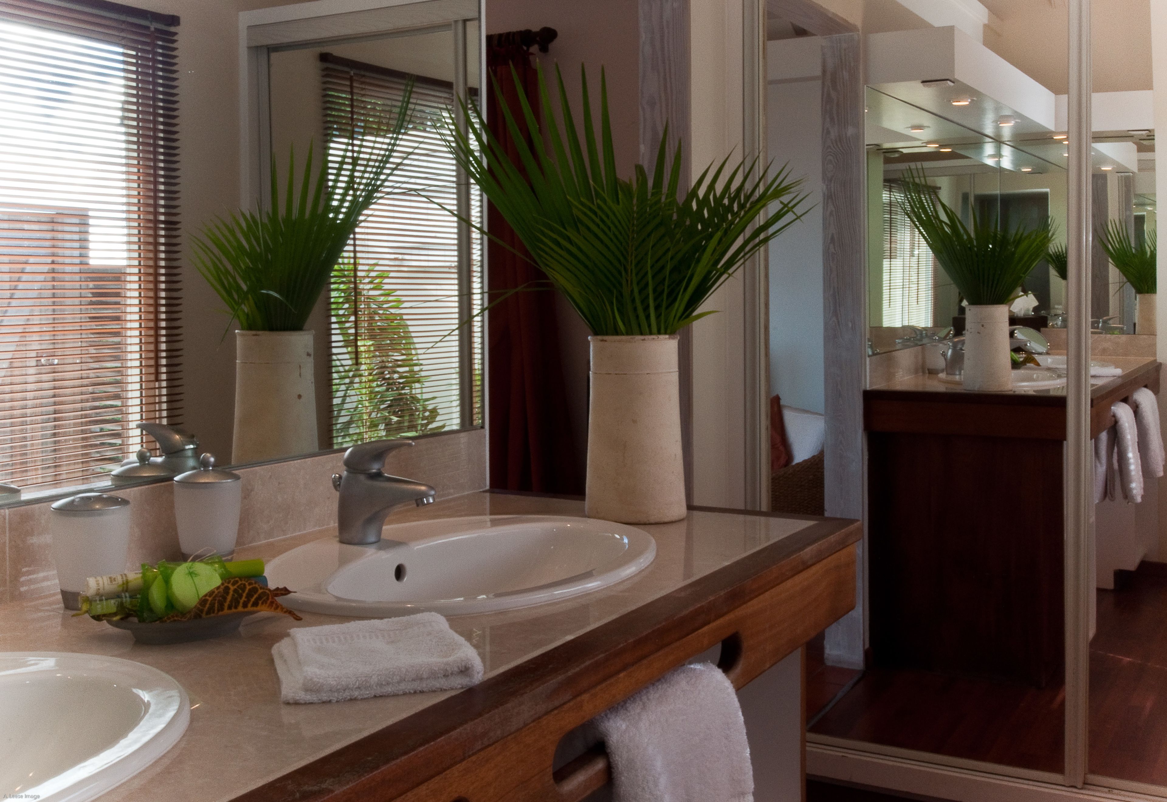 Rom – deluxe, havutsikt | Bad