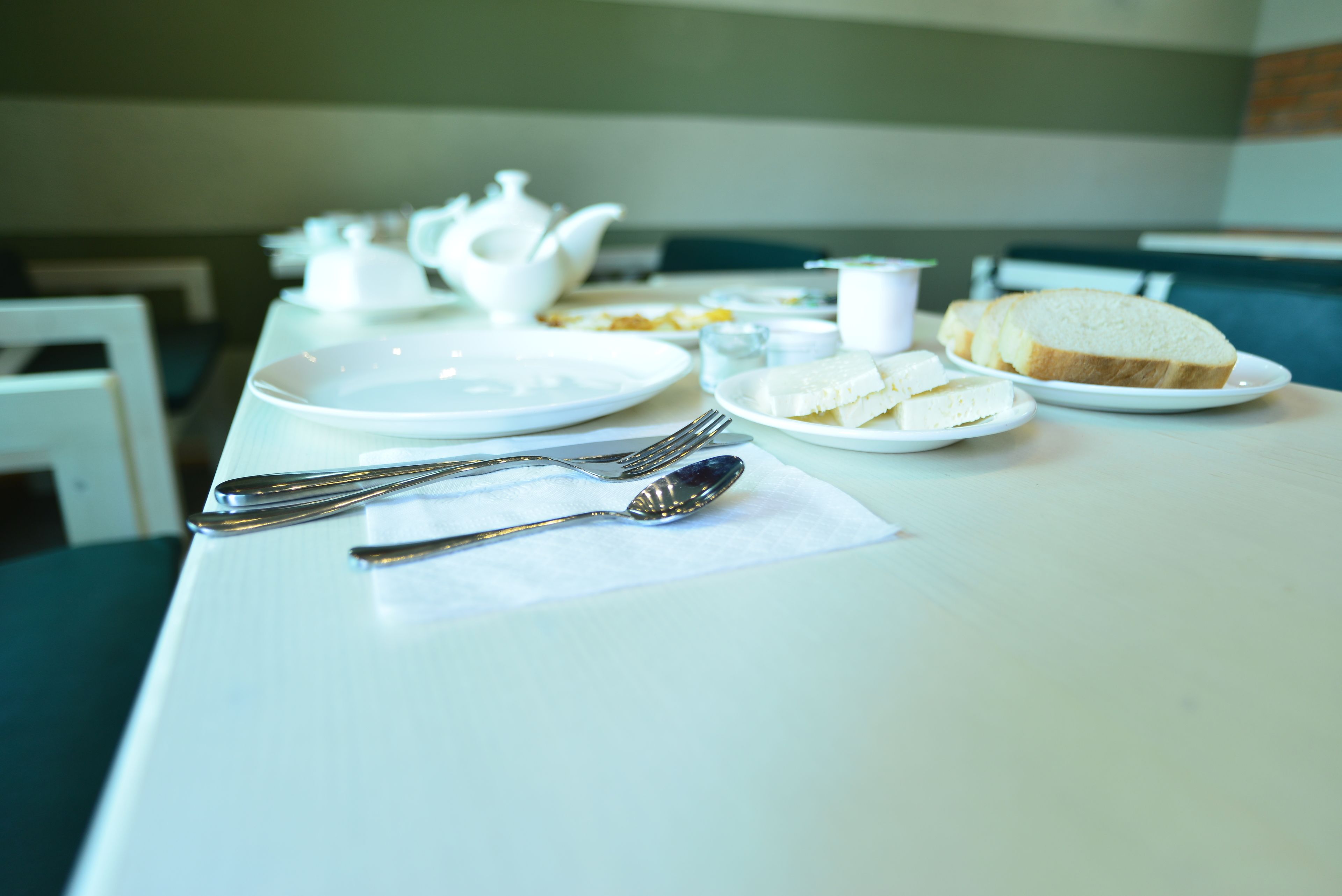 daily cooked-to-order breakfast (gel 40 per person)