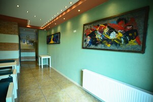 Daily cooked-to-order breakfast (GEL 40 per person)