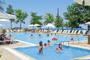 Outdoor pool - Giannoulis Hotel (Katerini)