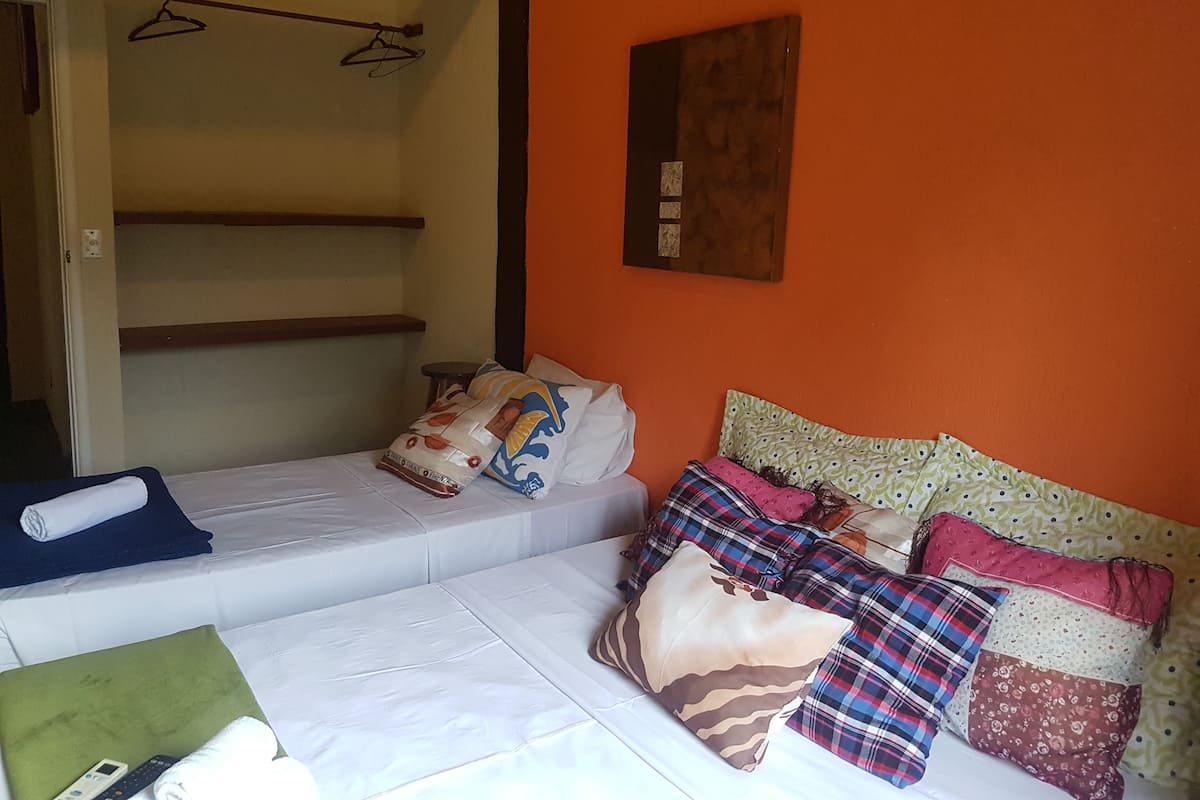 Comfort-Dreibettzimmer, 1 Schlafzimmer | 1 Schlafzimmer, Bettwäsche