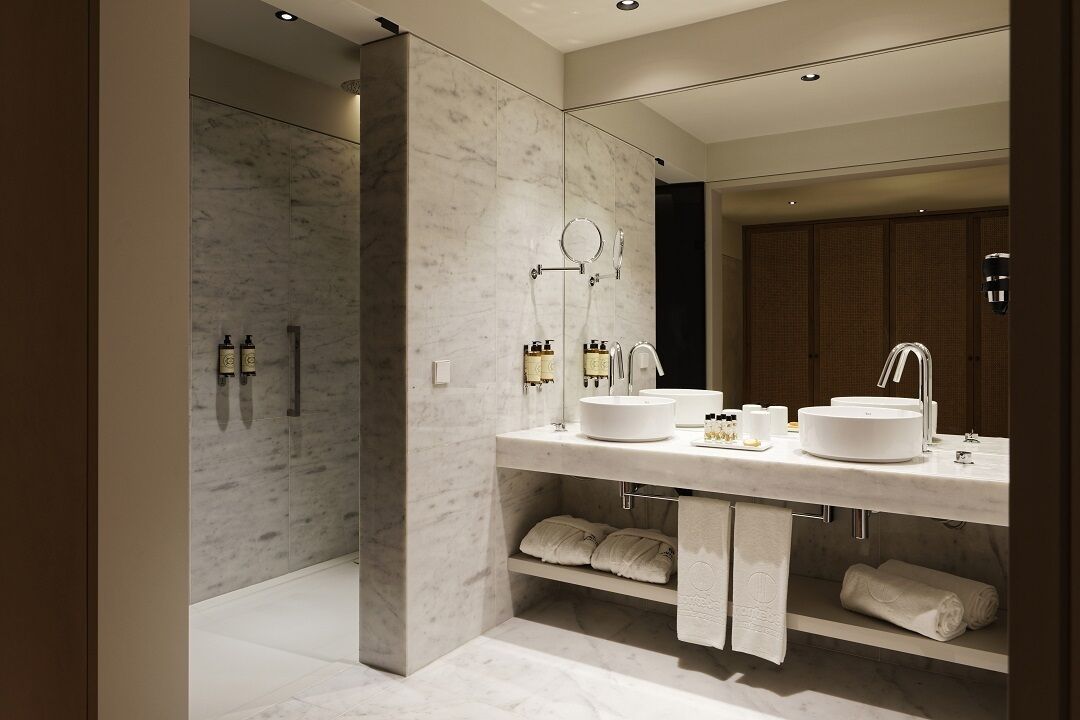 Superior Double Room | Bathroom | Separate bathtub and shower, designer toiletries, hair dryer, bathrobes