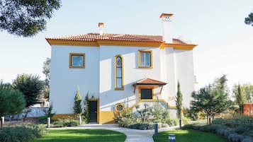 Villa | Zimmersafe, individuell dekoriert, individuell eingerichtet