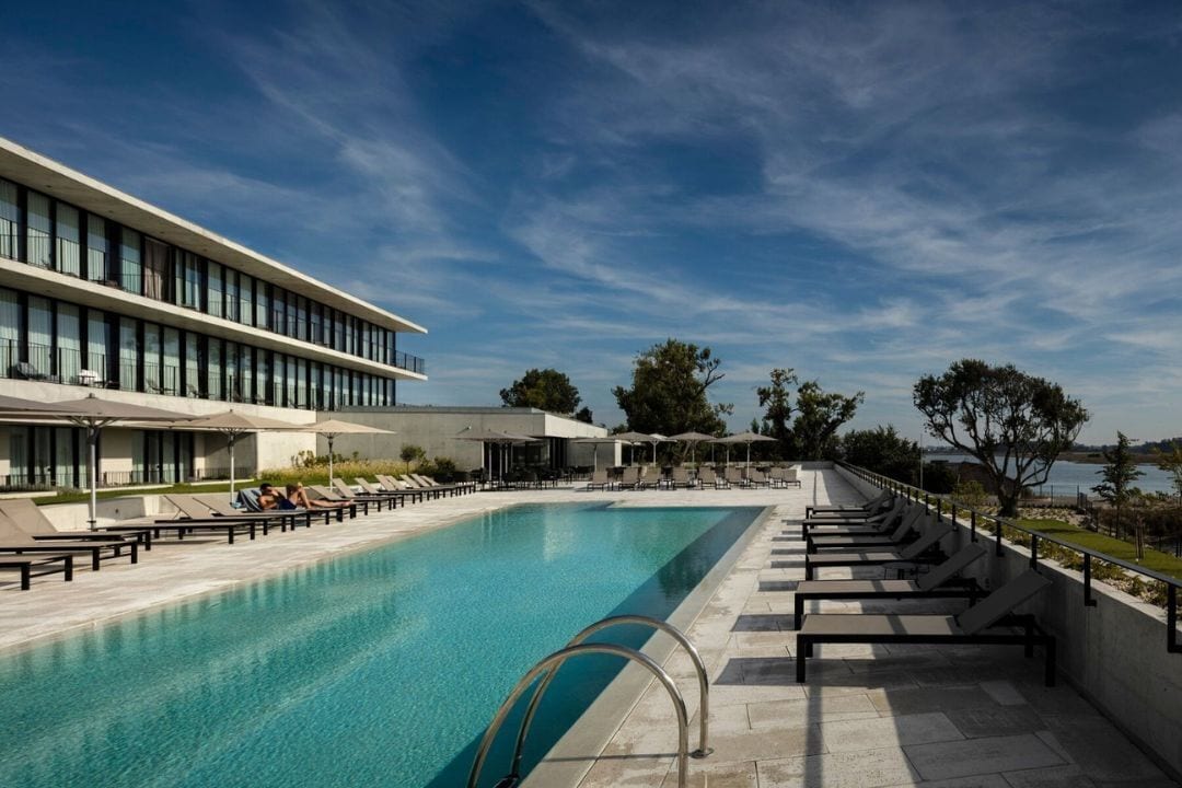 Indendørs pool, udendørs pool, liggestole