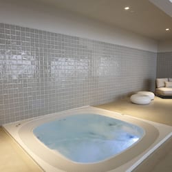 Sauna, hot tub, Turkish bath, massage/treatment rooms
