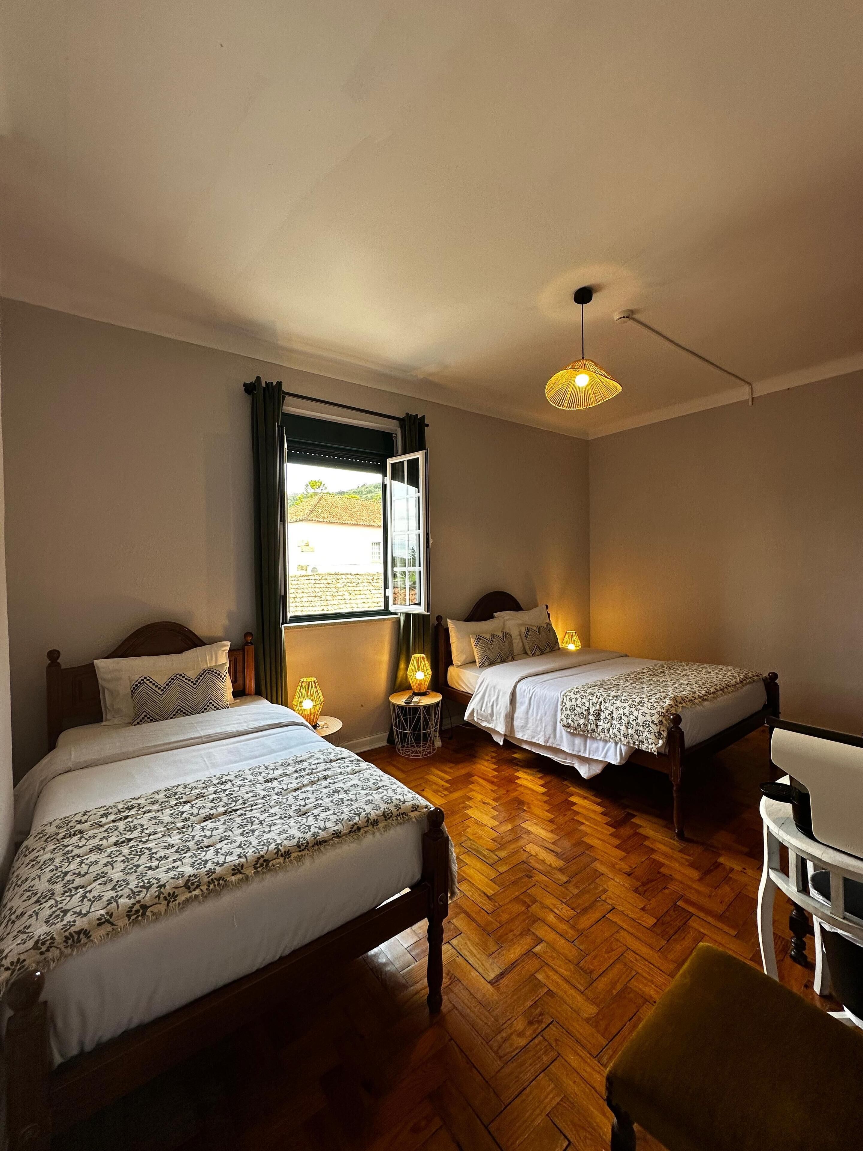 family room | desk, free wifi, bed sheets