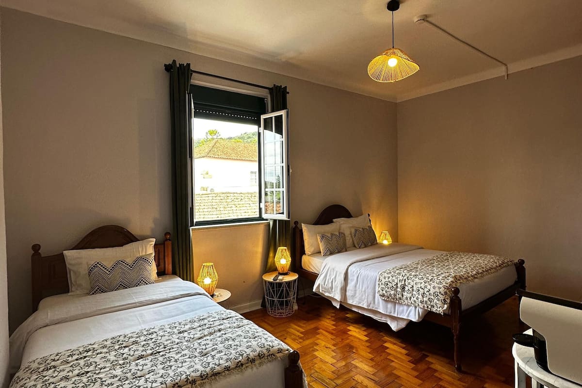 family room | desk, free wifi, bed sheets
