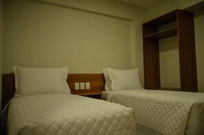 Escritorio, insonorización, wifi gratis y ropa de cama 