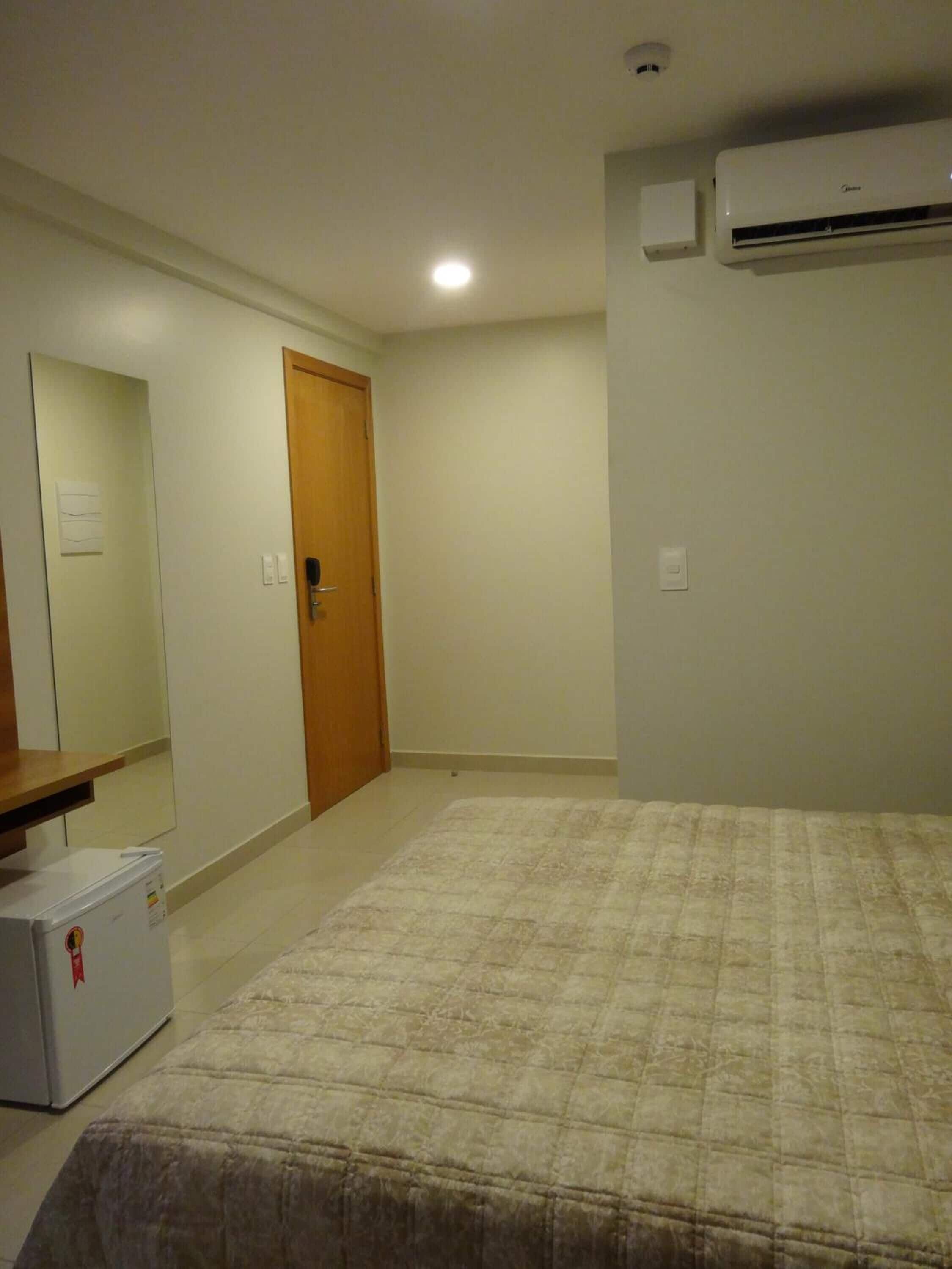 desk, soundproofing, free wifi, bed sheets