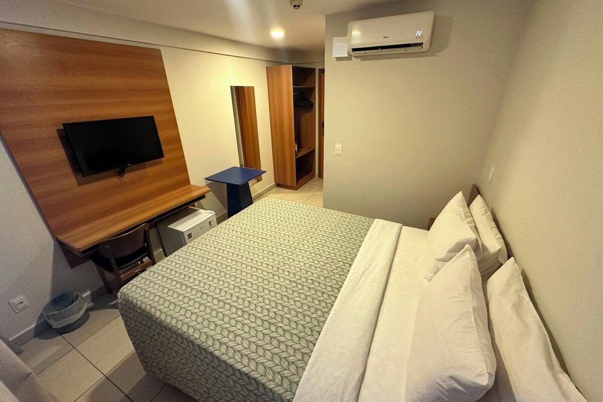 Habitación Deluxe | Escritorio, sistema de insonorización, wifi gratis y ropa de cama