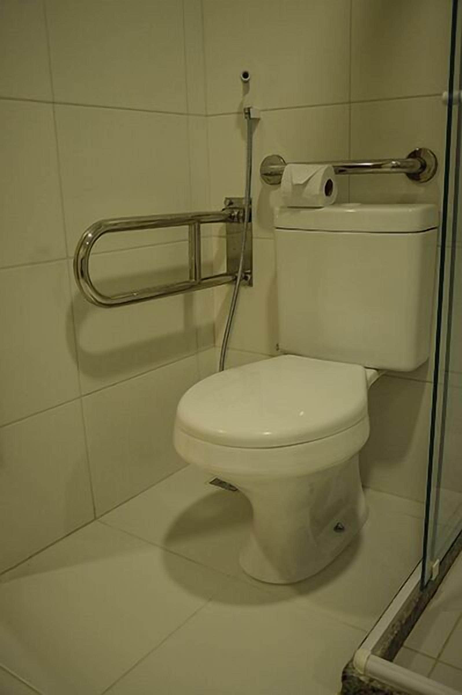 shower, free toiletries, towels