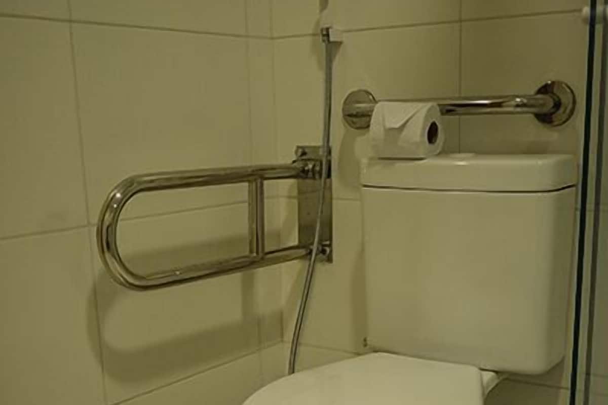 Duş, ücretsiz banyo/kozmetik ürünleri, havlu