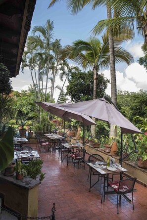 Petit déjeuner complet compris tous les jours