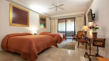 Suite (Phalenopsis) | Minibar, caja de seguridad en la habitación y decoración personalizada