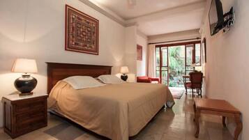 Suite (Vainilla) | Minibar, caja de seguridad en la habitación y decoración personalizada