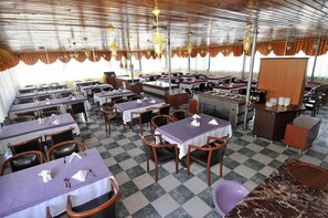 Breakfast, lunch and dinner served - Klas Boutique Hotel (Alanya)