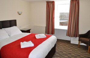 Desk, iron/ironing board, free cots/infant beds, free WiFi - Lochway Hotel (Dumbarton)