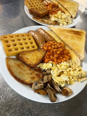 Free daily continental breakfast - Lochway Hotel (Dumbarton)
