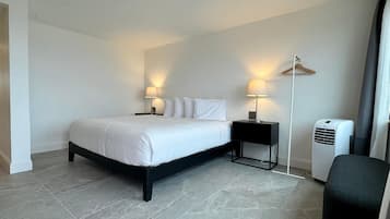 Chambre Premium, 1 très grand lit, vue lac | Couette en duvet d'oie, surmatelas, Wi-Fi gratuit, draps fournis