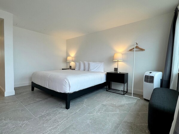 Premium Room, 1 King Bed, Lake View | Down comforters, pillowtop beds, free WiFi, bed sheets - Harbor Inn Self Check-in Hotel (Grand Marais)