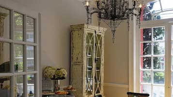 Desayuno completo incluido todos los días