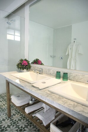 Shower, free toiletries, hair dryer, bathrobes - Casa Goliana La Roma (Mexico City)