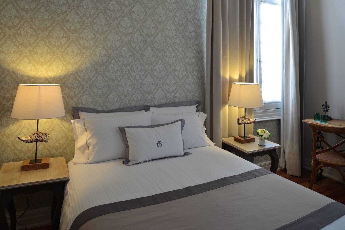 Luxury Room, 1 Katil Ratu (Queen) | Peti besi dalam bilik, kalis bunyi, Wi-fi percuma, cadar katil