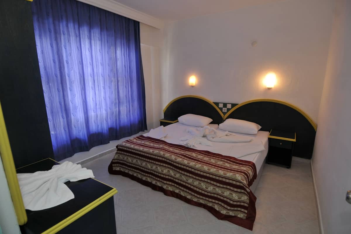 1 chambre, minibar, coffre-fort, bureau
