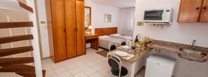 Duplex | Private kitchenette | Microwave, cookware/dishes/utensils