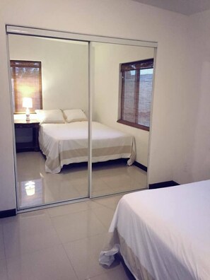 House, 3 Bedrooms | 3 bilik tidur, meja, seterika/papan seterika, katil bayi/kot (percuma) 