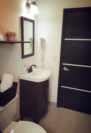 House, 3 Bedrooms | Bilik Mandi | Pancuran mandi, kelengkapan dandanan diri percuma, pengering rambut 