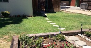 Premium bedding, soundproofing, iron/ironing board, free WiFi - Kern Riverfront Lodge (Kernville)