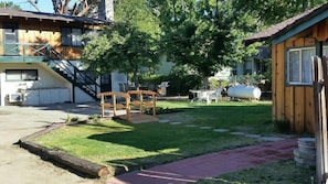Property grounds - Kern Riverfront Lodge (Kernville)
