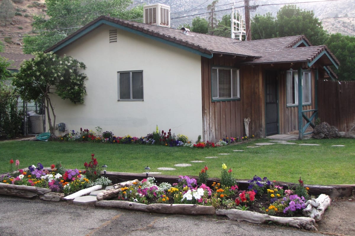Deluxe Cottage, 1 Bedroom (Room 4) | Premium bedding, soundproofing, iron/ironing board, WiFi (free)