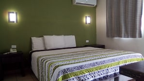 Double Room, 1 King Bed | Free WiFi - HotelCo Inn (Mexicali)