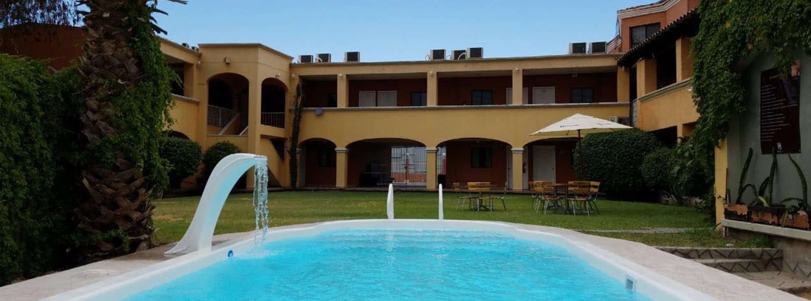 Een seizoensgebonden buitenzwembad