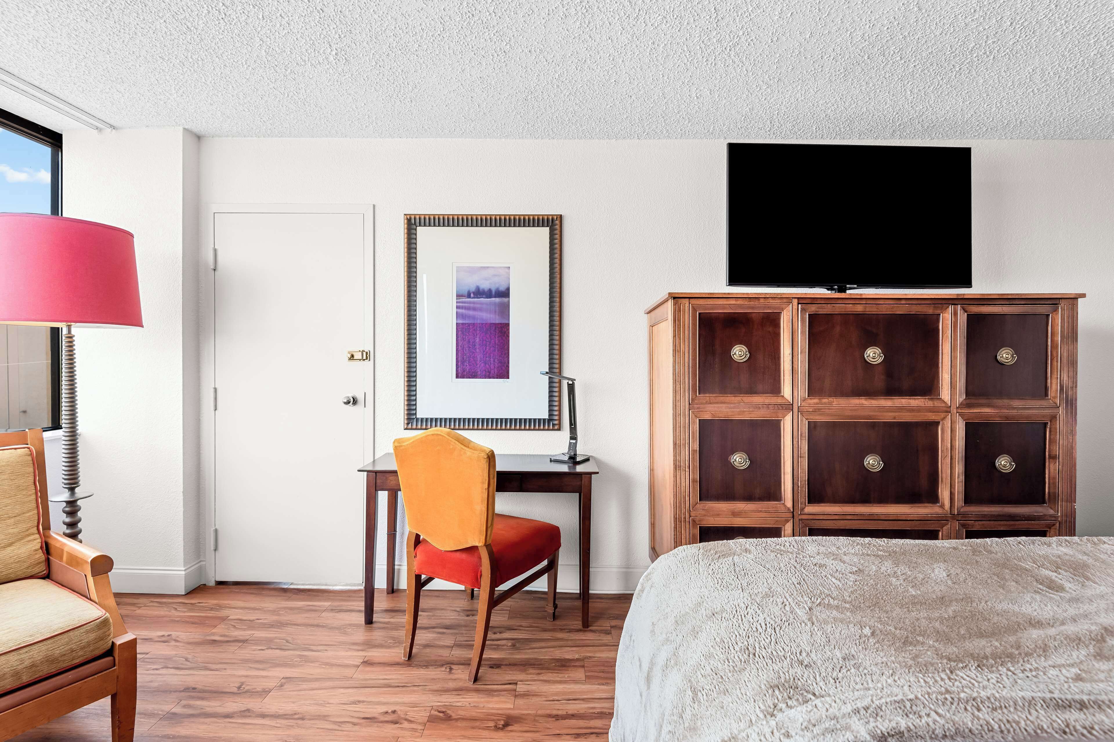 standard room, 1 king bed, accessible, refrigerator & microwave | egyptian cotton sheets, premium bedding, down duvets, iron/ironing board