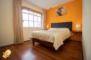 Standaard kamer, 1 tweepersoonsbed, uitzicht op resort | Een strijkplank/strijkijzer, gratis wifi, beddengoed