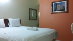 Einzelzimmer | Minibar, Bettwäsche