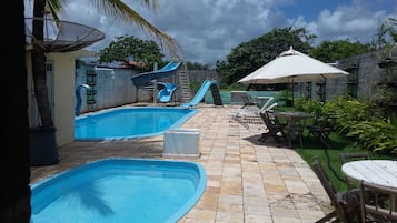 2 outdoor pools, pool loungers