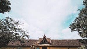A traditional building with a tiled roof and a central entrance. - Seasons Riverside Hotel (Vientiane)