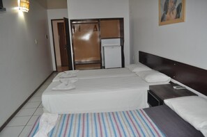 Minibar, escritorio, cortinas blackout y wifi gratis 
