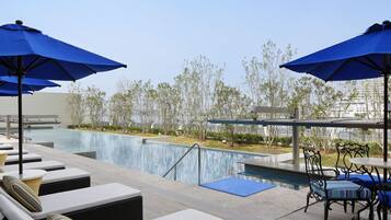 Piscine couverte, piscine extérieure