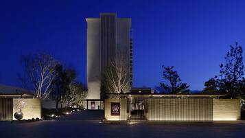 Fassade der Unterkunft – Abend/Nacht