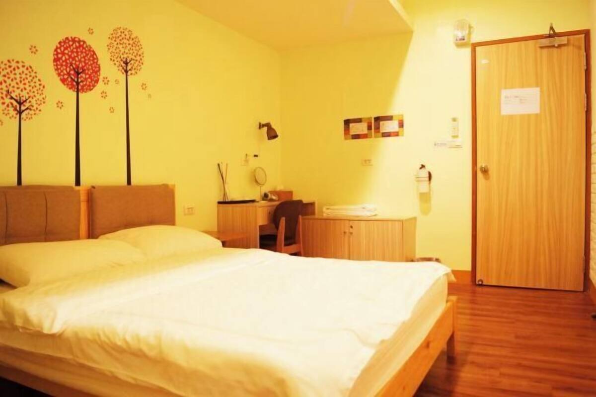 In-room safe, blackout drapes, WiFi (free), bed sheets