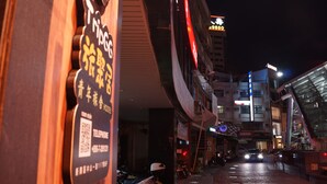 住宿正面 (夜晚)