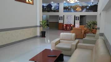 Breakfast, lunch and dinner served