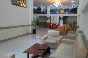 Breakfast, lunch and dinner served - Lux Star Town Hotel (Phnom Penh)