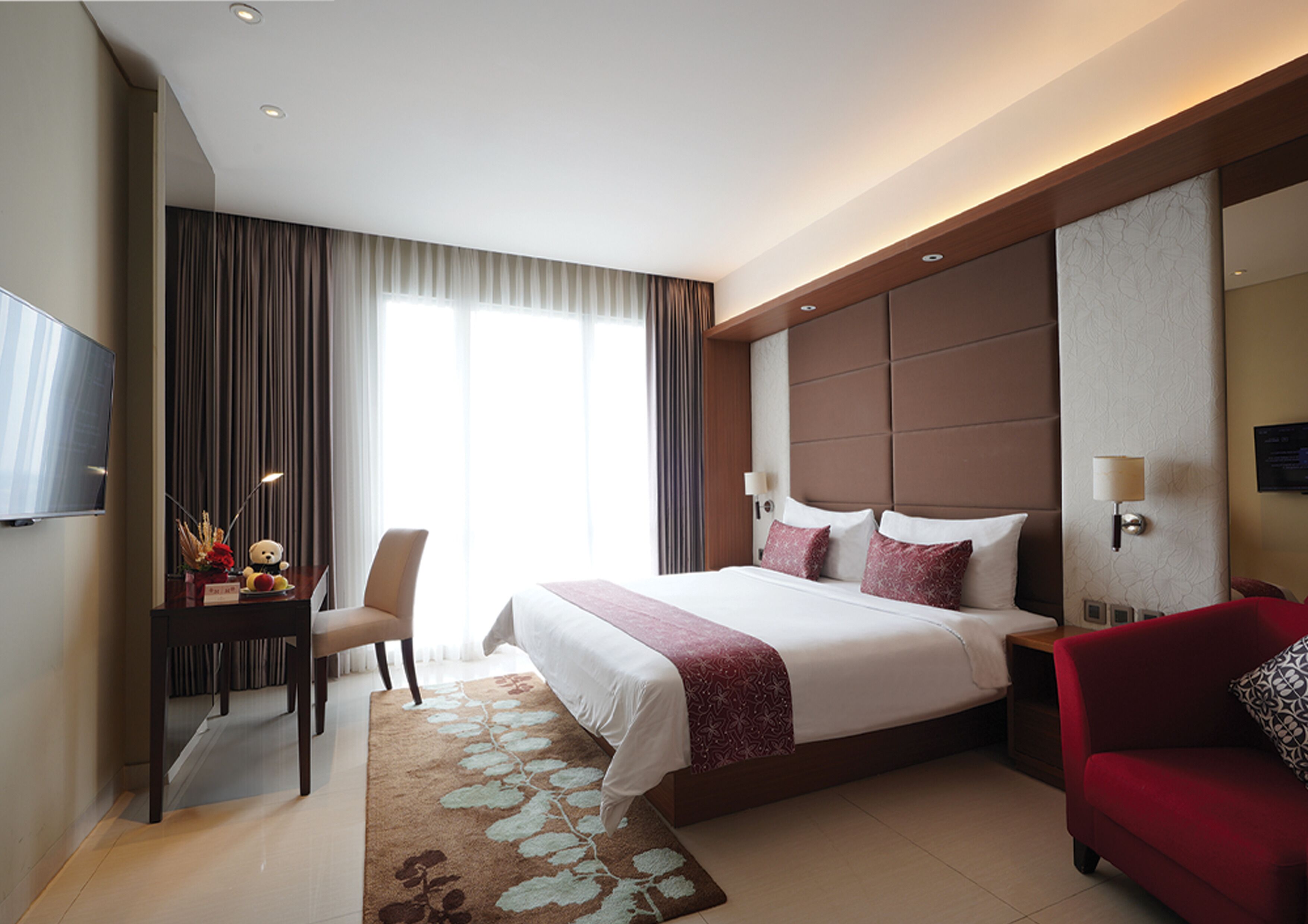 미니바, 객실 내 금고, 책상, 방음 설비